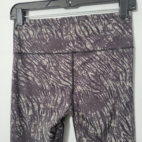 Varley Gray Tonal Zebra Duncan Leggings - Picture 8 of 10